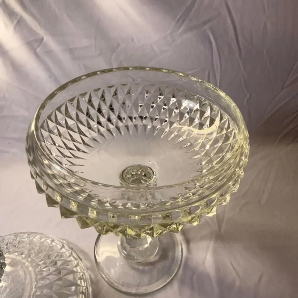 Unbranded White and Silver Dinnerware
